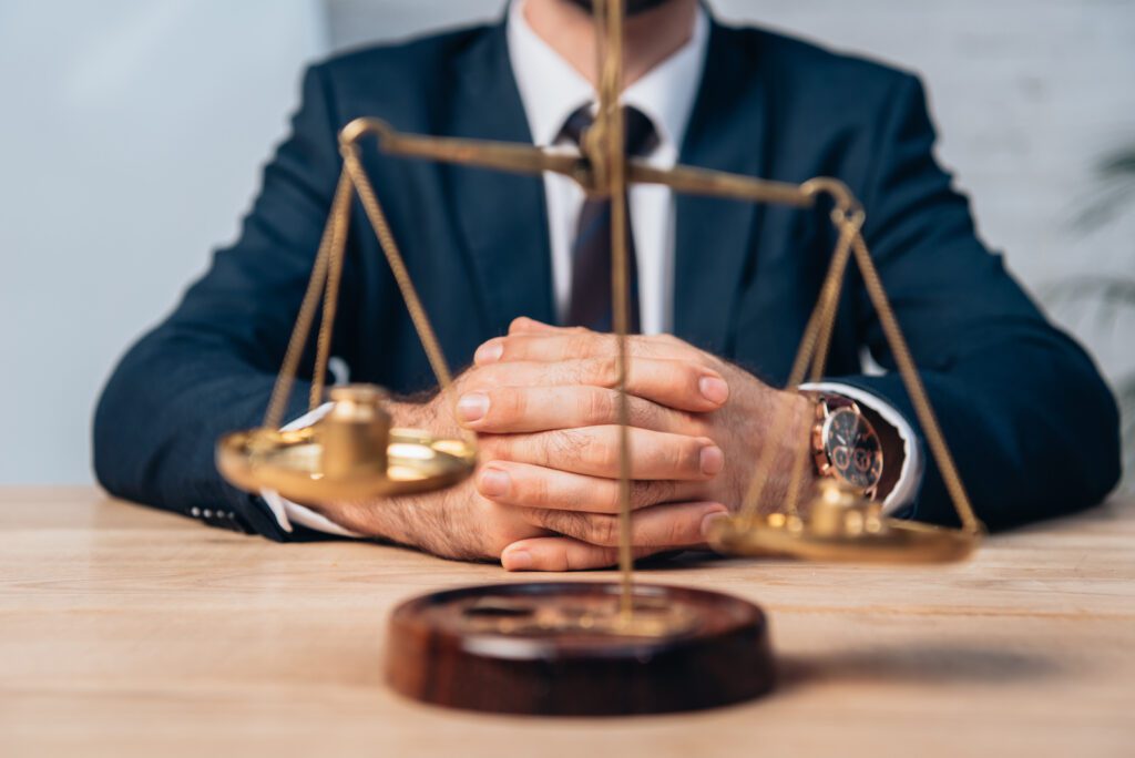 Acompanhar precedentes sem pesquisa jurisprudencial diária